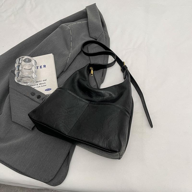 Осенне-зимняя ретро-сумка большой вместимости 2024 года, новая женская сумка, популярная сумка на одно плечо, сумка-ведро для поездок на работу
Осенне-зимняя ретро-сумка большой вместимости 2024 года, новая женская сумка, популярная сумка на одно плечо, сумка-ведро для поездок на работу