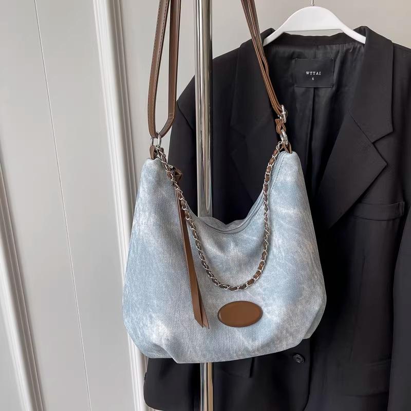 Простая и вместительная плиссированная сумка-облако, сумка-мессенджер, женская, 2025, новая модная универсальная дорожная сумка через плечо, сумка-тоут No Specification
Простая и вместительная плиссированная сумка-облако, сумка-мессенджер, женская, 2025, новая модная универсальная дорожная сумка через плечо, сумка-тоут No Specification