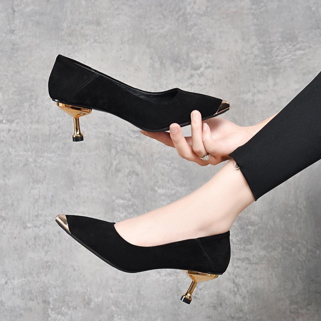 Fashion pointed high heels 2025 autumn new foreign style fine heel sheepskin iron bag pointed one pedal women s shoes work shoes 35 чёрный
Fashion pointed high heels 2025 autumn new foreign style fine heel sheepskin iron bag pointed one pedal women s shoes work shoes 35 чёрный