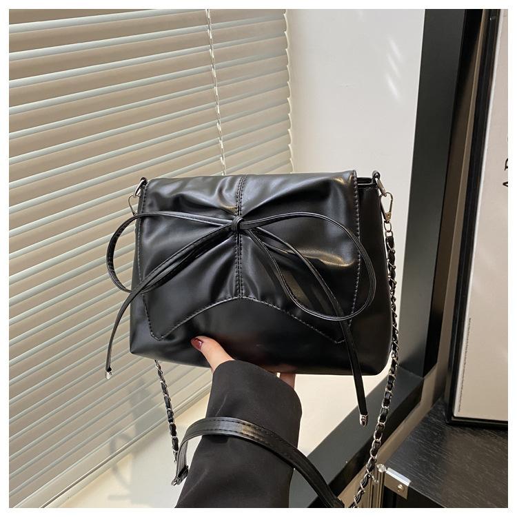 Весна и лето 2025 новая сумка через плечо большой вместимости с бантом, модная универсальная, для поездок на работу, сумки через плечо чёрный
Весна и лето 2025 новая сумка через плечо большой вместимости с бантом, модная универсальная, для поездок на работу, сумки через плечо чёрный