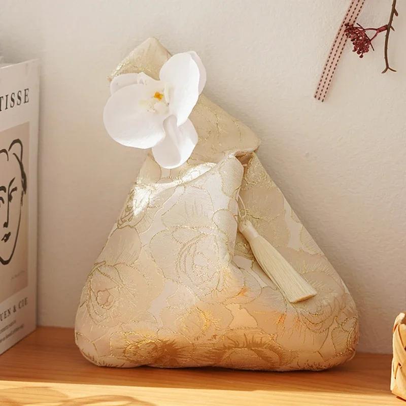 Storage Bags Flower Pendant Temperament Cheongsam Accessories New Chinese Style Handbag Small Item Pouch Tassel Knot Wrist Bag
Storage Bags Flower Pendant Temperament Cheongsam Accessories New Chinese Style Handbag Small Item Pouch Tassel Knot Wrist Bag