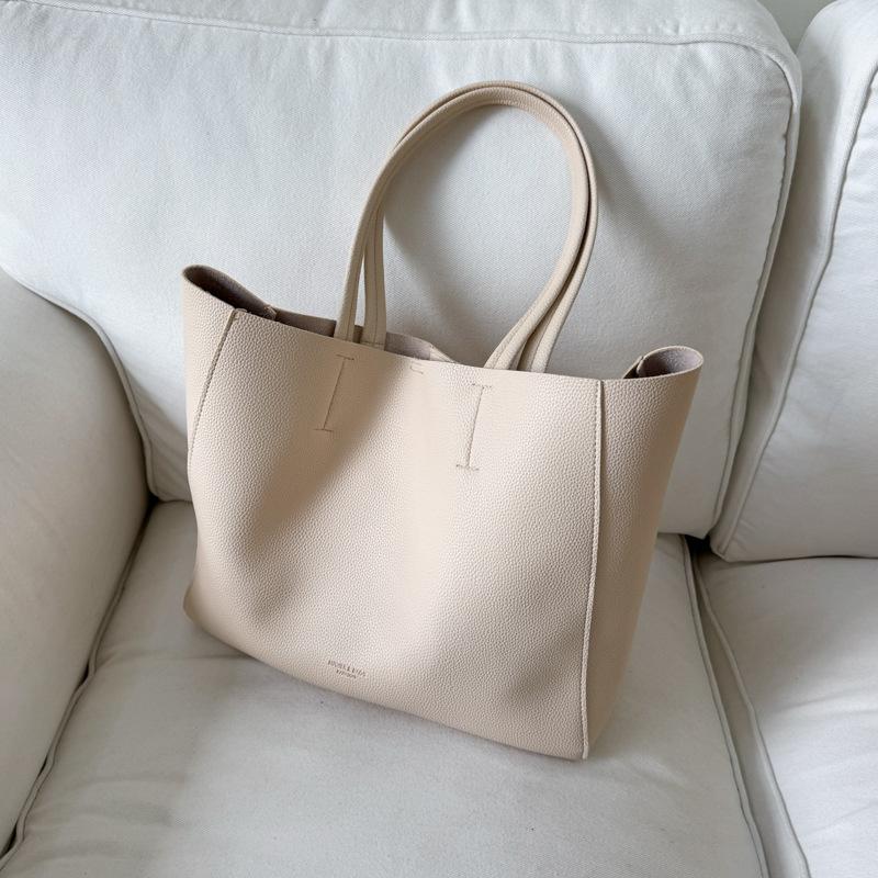 Large-capacity bag women s summer new simple and versatile shoulder bag student class commuting tote bag бежевий
Large-capacity bag women s summer new simple and versatile shoulder bag student class commuting tote bag бежевий