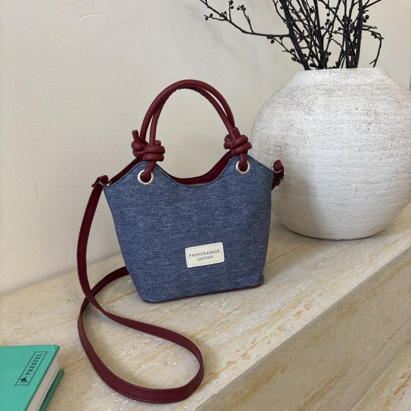 Retro small square bag women s solid color texture shoulder pillow bag light luxury simple messenger women s bag красный
Retro small square bag women s solid color texture shoulder pillow bag light luxury simple messenger women s bag красный