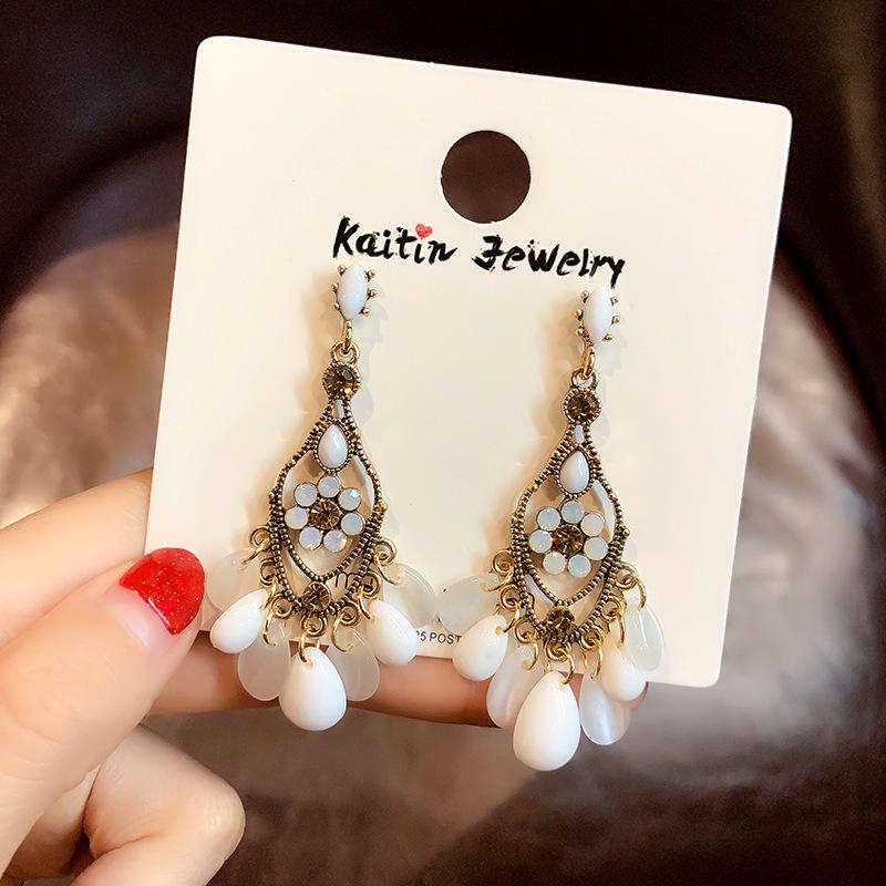 Модные белые серьги-ракушки с цветком и темпераментом, новые серьги, европейские и американские модные серьги высокого класса
Модные белые серьги-ракушки с цветком и темпераментом, новые серьги, европейские и американские модные серьги высокого класса