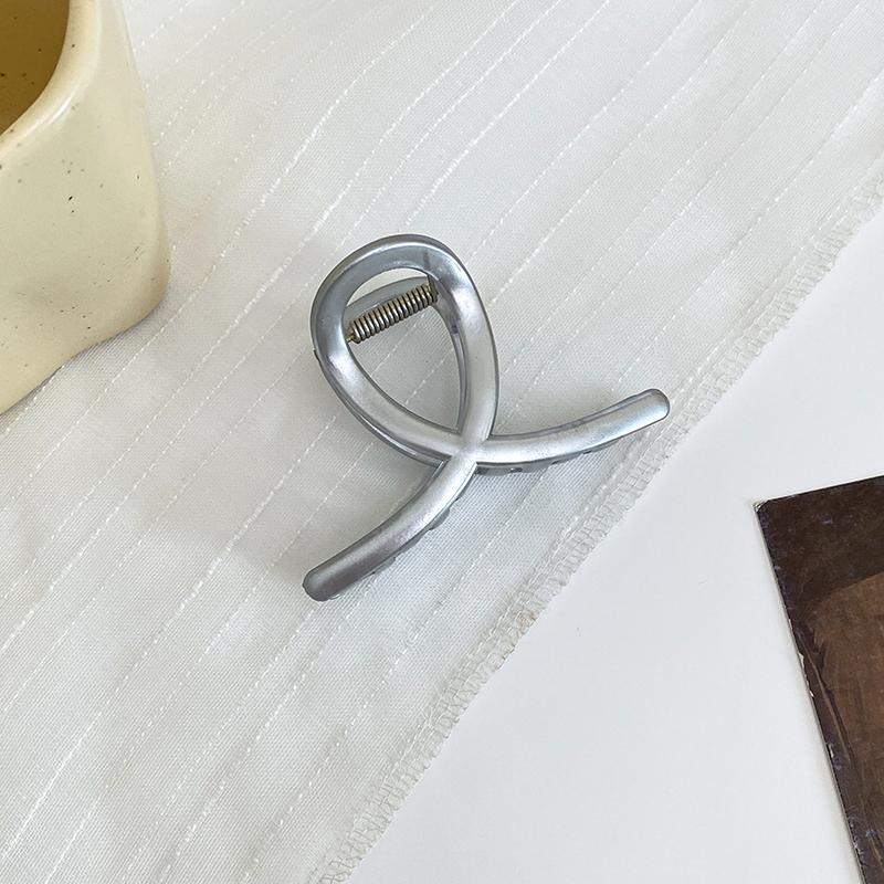 Новая корейская геометрическая серебристая акриловая заколка-акула для женской простой темпераментной прически, аксессуары для волос для девочек
Новая корейская геометрическая серебристая акриловая заколка-акула для женской простой темпераментной прически, аксессуары для волос для девочек