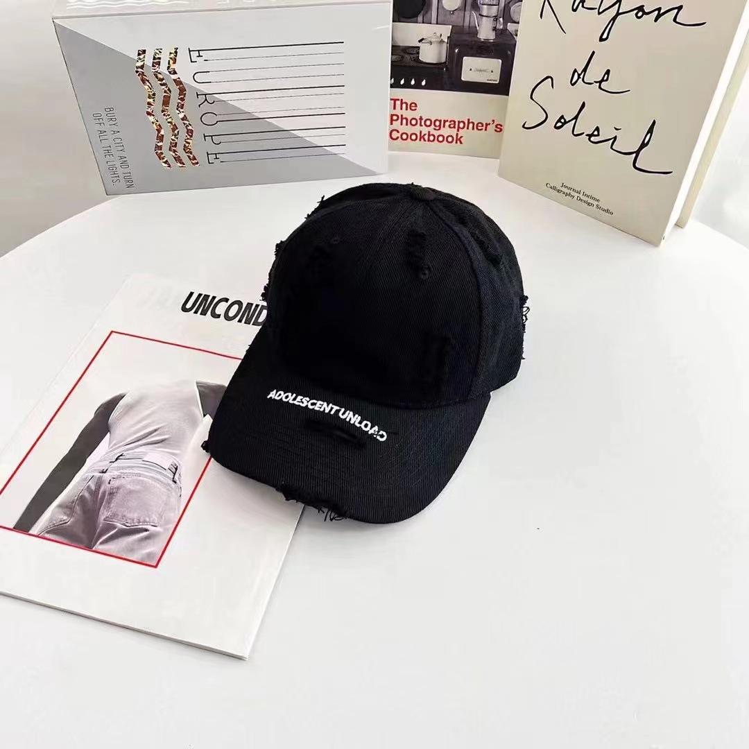 New retro washed broken embroidered letters baseball cap men and women soft top curved brim couple cap casual trendy brand M(56-58cm) чорний
New retro washed broken embroidered letters baseball cap men and women soft top curved brim couple cap casual trendy brand M(56-58cm) чорний