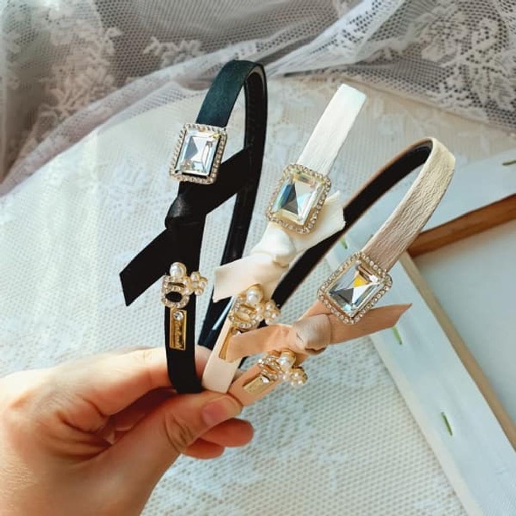 Женская простая ручной работы повязка на голову с лентой и цифрами beige
Женская простая ручной работы повязка на голову с лентой и цифрами beige