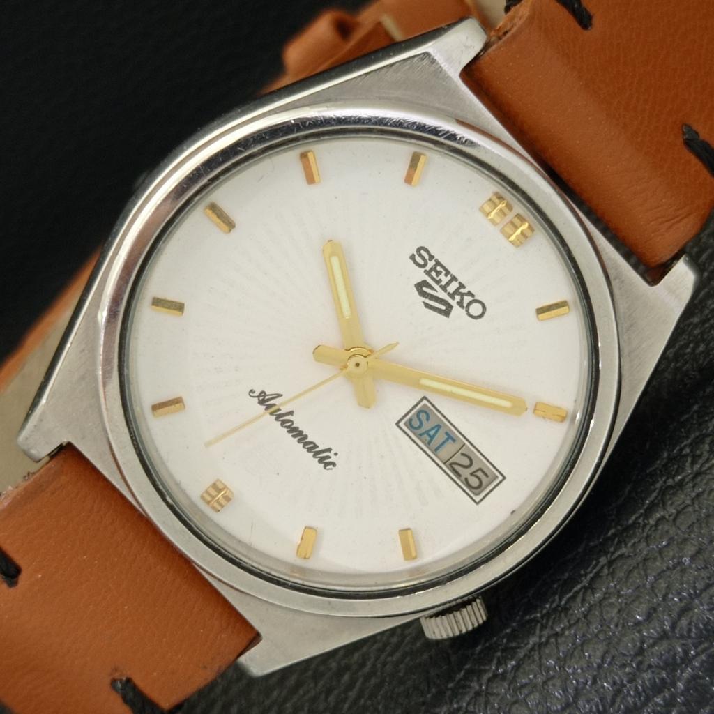 Б/У винтажные мужские часы SEIKO 5 AUTOMATIC 7009A из Японии с белым циферблатом a434581-2 R121-a434581
Б/У винтажные мужские часы SEIKO 5 AUTOMATIC 7009A из Японии с белым циферблатом a434581-2 R121-a434581