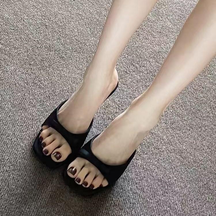 Slippers women wear fashionable black satin bow decoration with fish mouth open-toed high-heeled cool slippers women 40
Slippers women wear fashionable black satin bow decoration with fish mouth open-toed high-heeled cool slippers women 40