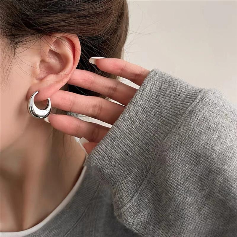 Niche design sense cold wind and water drop earrings women, simple and advanced sense circle stud earrings temperament earrings
Niche design sense cold wind and water drop earrings women, simple and advanced sense circle stud earrings temperament earrings