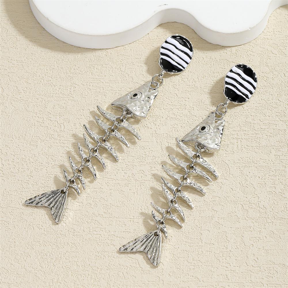 Ocean Leisure Beach Vacation Style Personality Trend Exaggerated Retro Alloy Drip Oil Fish Bone Spur Earrings For Women срібний
Ocean Leisure Beach Vacation Style Personality Trend Exaggerated Retro Alloy Drip Oil Fish Bone Spur Earrings For Women срібний