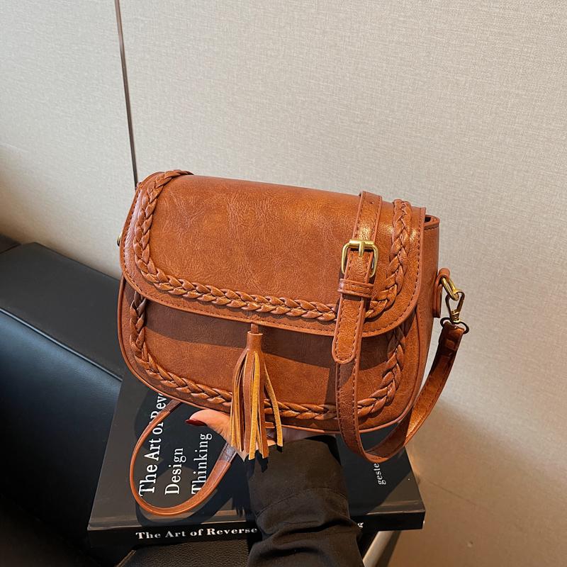 Tassel Woving Saddle Crossbody Bag Lady Leopard Wide Shoulder Strap Handbag And Purse Vintage Pu Leather Messenger Bag Flap 30cm))
Tassel Woving Saddle Crossbody Bag Lady Leopard Wide Shoulder Strap Handbag And Purse Vintage Pu Leather Messenger Bag Flap 30cm))
