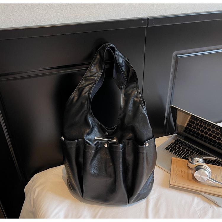 Korean large-capacity underarm bag women s bag 2025 new fashion casual shoulder bag pleated portable commuter bag чорний
Korean large-capacity underarm bag women s bag 2025 new fashion casual shoulder bag pleated portable commuter bag чорний