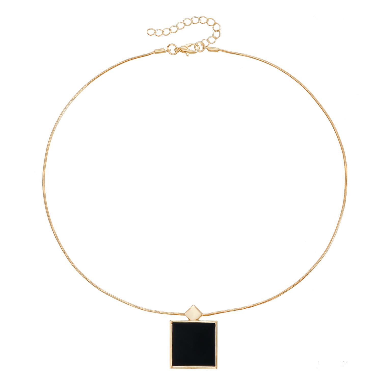 European and American jewelry ins personalized fashion geometric square tag collarbone chain retro simple temperament necklace
European and American jewelry ins personalized fashion geometric square tag collarbone chain retro simple temperament necklace