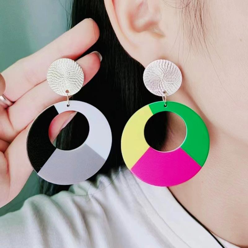 New Circular Hollow Color Block Print Earrings Simple Fashion Personality Circular Acrylic Earrings for Women
New Circular Hollow Color Block Print Earrings Simple Fashion Personality Circular Acrylic Earrings for Women