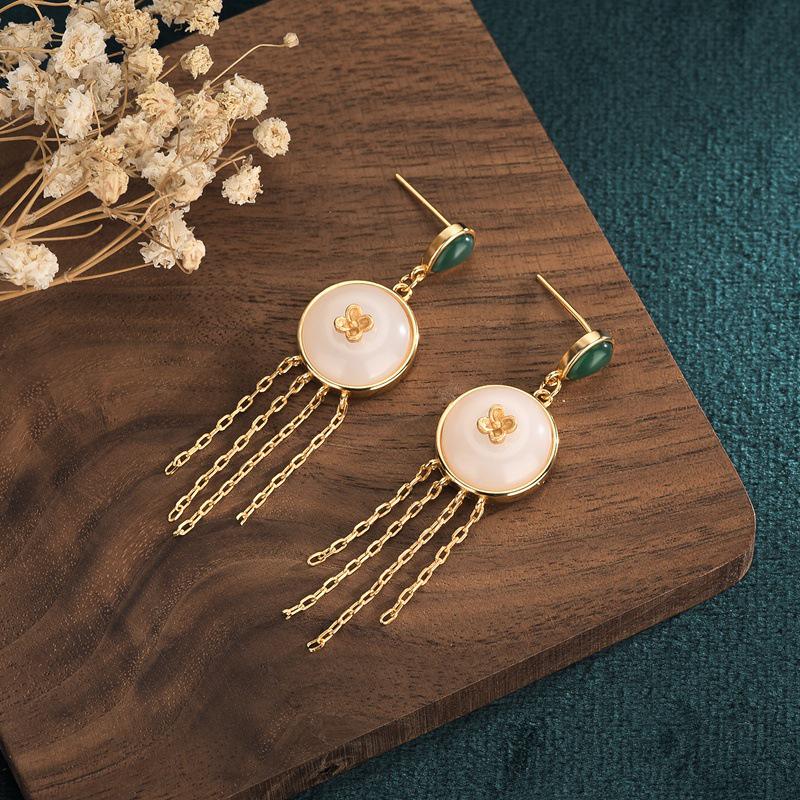 2022 Summer Palace Style Hetian Jade Long Tassel Earrings for Women - Perfect Hanfu Costume Accessory.
2022 Summer Palace Style Hetian Jade Long Tassel Earrings for Women - Perfect Hanfu Costume Accessory.