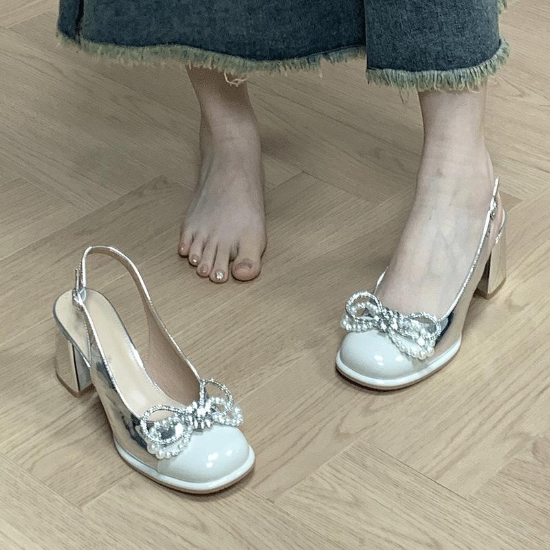 High-heeled sandals, rhinestone bows, fairy style, new waterproof table in the summer of 2024, high-heeled sandals are versatile and fashionable 35 срібний
High-heeled sandals, rhinestone bows, fairy style, new waterproof table in the summer of 2024, high-heeled sandals are versatile and fashionable 35 срібний