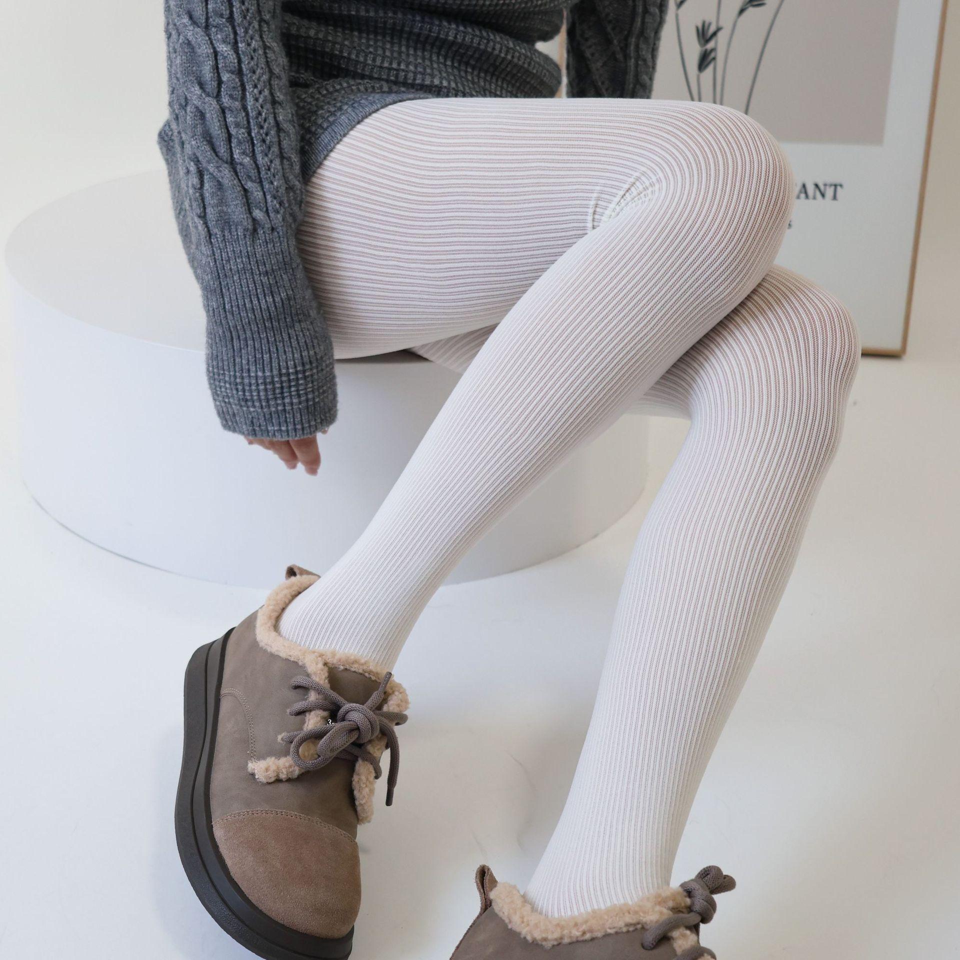 Autumn Retro Vertical Striped Pantyhose Comfortable Velvet Brown Maillard Style Hottie High Quality 110D Micro-Pressed Tights One Size
Autumn Retro Vertical Striped Pantyhose Comfortable Velvet Brown Maillard Style Hottie High Quality 110D Micro-Pressed Tights One Size