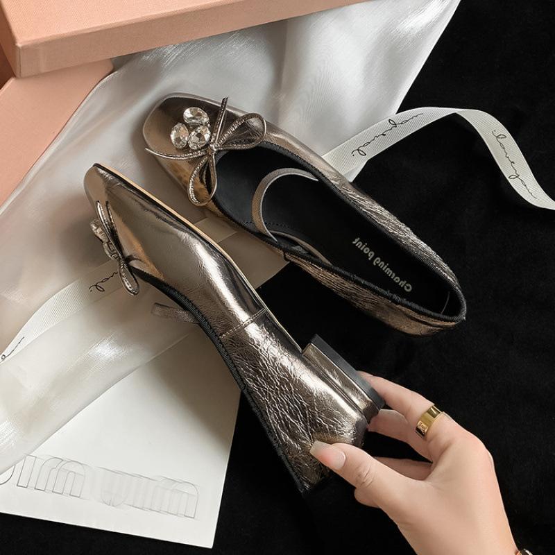 New light mouth one pedal single shoes solid color flat heel beef tendon soft sole four seasons wear square head low top shoes women s casual shoes 39
New light mouth one pedal single shoes solid color flat heel beef tendon soft sole four seasons wear square head low top shoes women s casual shoes 39