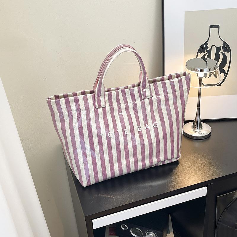 Clear Pvc Tote Bag Stylish Striped Letter Print Waterproof Handbag Large Capacity Commuter Shoulder Bag Lightweight Shopping розовый
Clear Pvc Tote Bag Stylish Striped Letter Print Waterproof Handbag Large Capacity Commuter Shoulder Bag Lightweight Shopping розовый