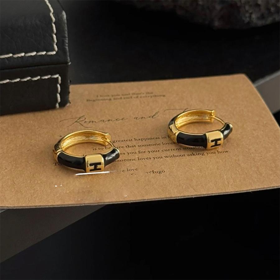 Ретро сережки-гвоздики H-подібної форми з крапельним маслом: Стильний, Унікальний, Універсальний
Ретро сережки-гвоздики H-подібної форми з крапельним маслом: Стильний, Унікальний, Універсальний