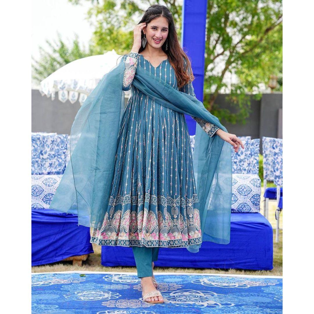 Фирменное и разработанное платье высшего качества с дупаттой с высокой степенью связи.
Фирменное и разработанное платье высшего качества с дупаттой с высокой степенью связи.