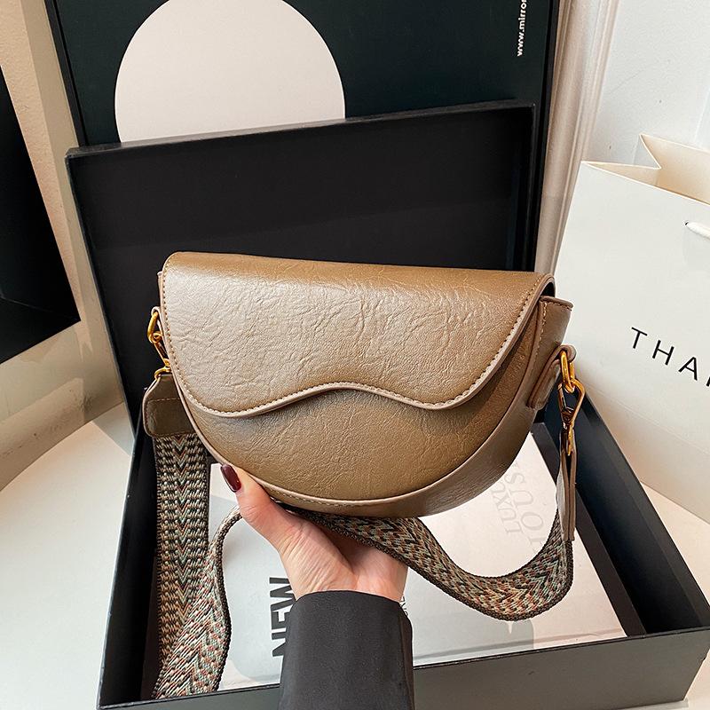 Сумка Женская сумка-мессенджер 2025 Новая нишевая модная сумка-седло под мышкой Женская универсальная наплечная сумка для поездок на работу хаки
Сумка Женская сумка-мессенджер 2025 Новая нишевая модная сумка-седло под мышкой Женская универсальная наплечная сумка для поездок на работу хаки