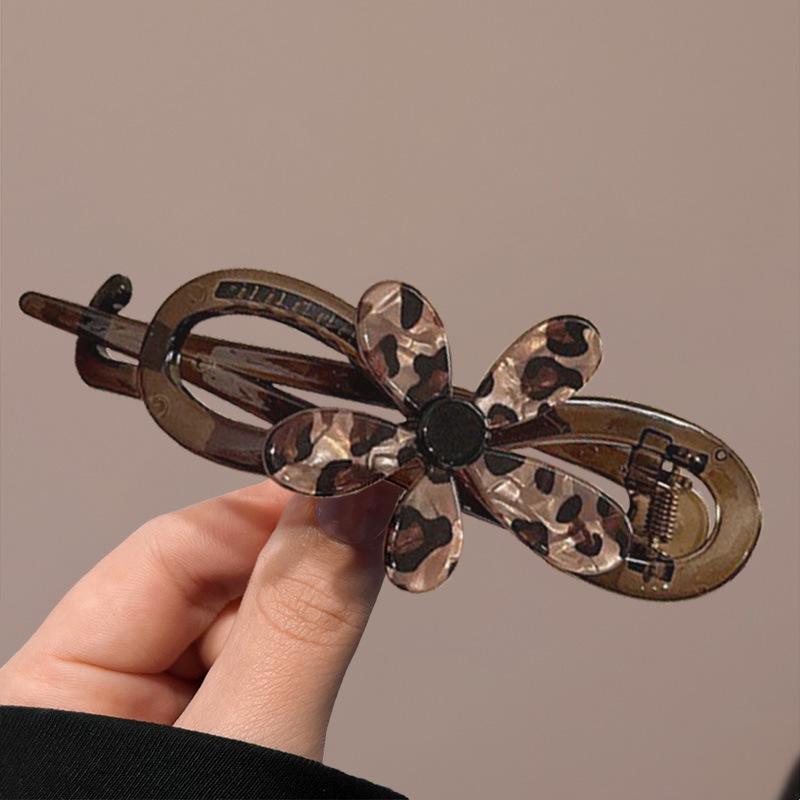 Заколка для волос высокого класса в стиле французского ретро с леопардовым принтом: Универсальное украшение для волос в виде цветка для причесок «пучок»
Заколка для волос высокого класса в стиле французского ретро с леопардовым принтом: Универсальное украшение для волос в виде цветка для причесок «пучок»