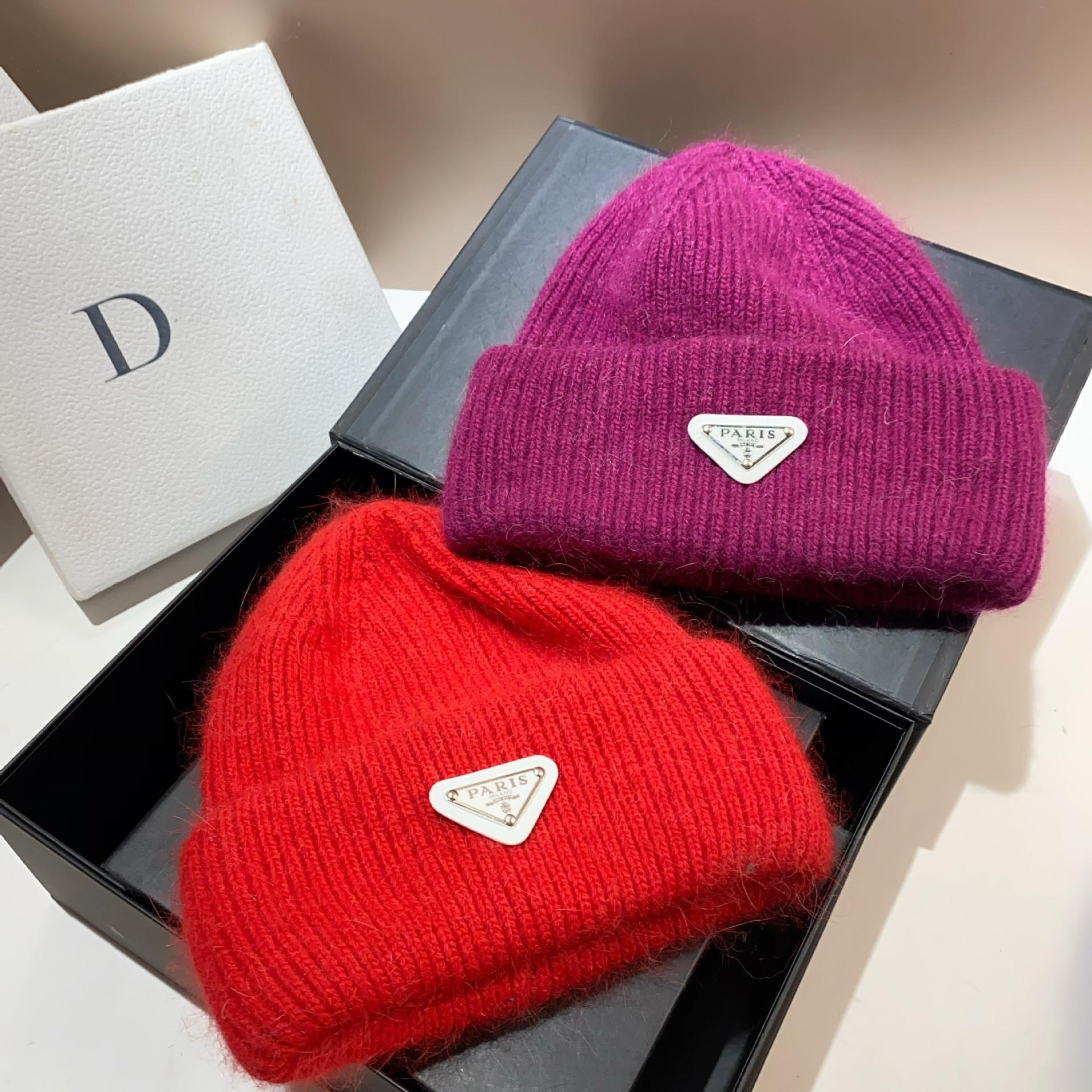 Зимняя шапка с защитой ушей французской вязки с мехом кролика - теплая, стильная, дизайн перевернутый треугольник, шерсть с двойным подгибом One Size
Зимняя шапка с защитой ушей французской вязки с мехом кролика - теплая, стильная, дизайн перевернутый треугольник, шерсть с двойным подгибом One Size