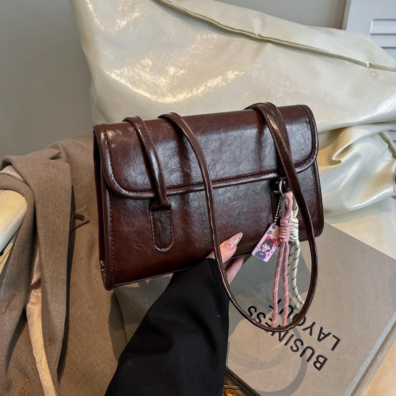 Large capacity underarm bag women s 2025 spring and summer new high-value handbag versatile fashion shoulder bag
Large capacity underarm bag women s 2025 spring and summer new high-value handbag versatile fashion shoulder bag