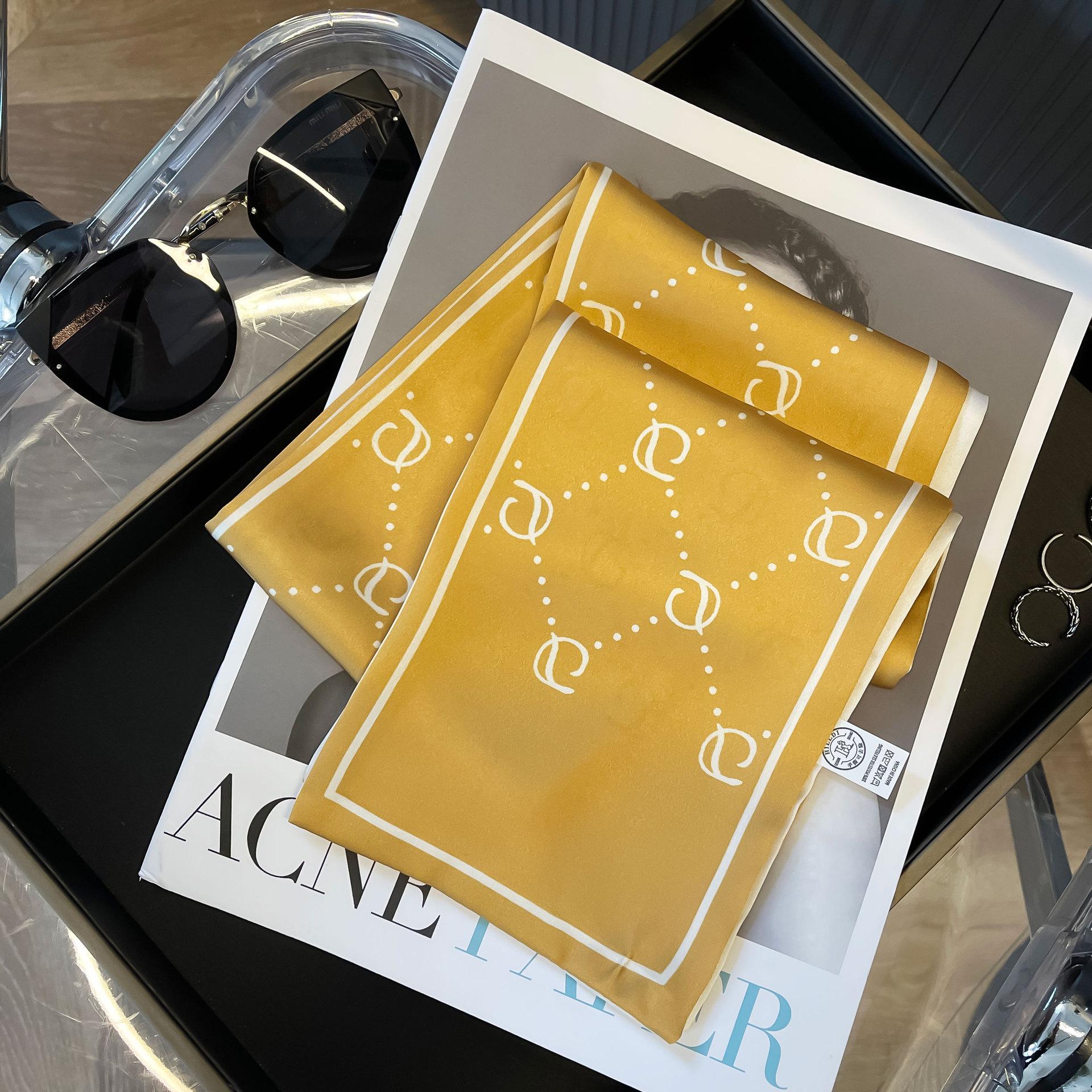 Высококачественные роскошные шелковые шарфы, повязка на голову, шарфы, шейный шарф для женщин, шелковый шарф с цепочкой, женская декоративная шаль 110-14cm
Высококачественные роскошные шелковые шарфы, повязка на голову, шарфы, шейный шарф для женщин, шелковый шарф с цепочкой, женская декоративная шаль 110-14cm