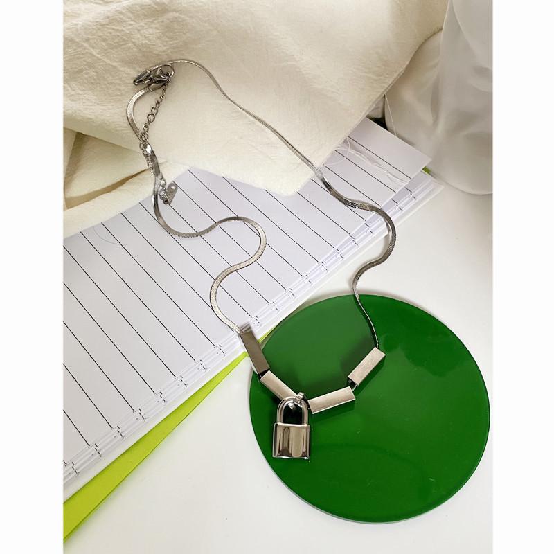 Titanium Steel Unisex Lock Pendant Necklace With Polished Finish For Casual Wear
Titanium Steel Unisex Lock Pendant Necklace With Polished Finish For Casual Wear