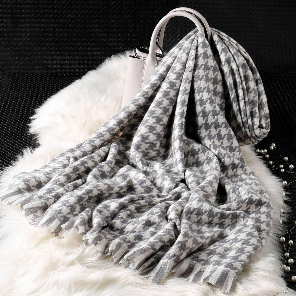 Christmas Retro Red Houndstooth Scarf: Double-Sided, Versatile Winter Neck Warmer for Women and Men, Korean Style with British Classic Charm
Christmas Retro Red Houndstooth Scarf: Double-Sided, Versatile Winter Neck Warmer for Women and Men, Korean Style with British Classic Charm