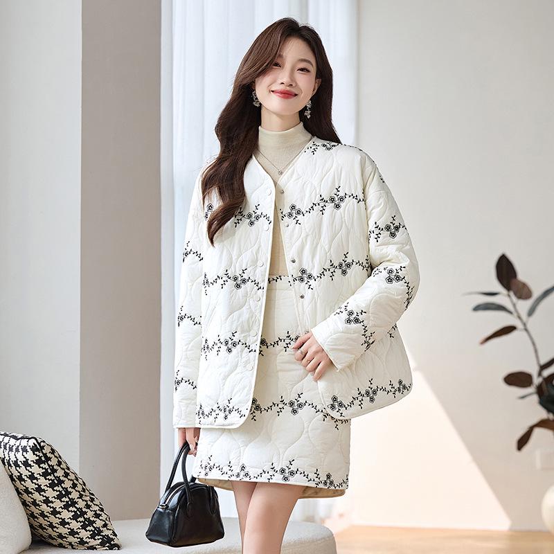 Stylish Korean Cotton-Padded Top & Skirt Set for Autumn/Winter (LB7615) L 115-130 jin чёрный
Stylish Korean Cotton-Padded Top & Skirt Set for Autumn/Winter (LB7615) L 115-130 jin чёрный