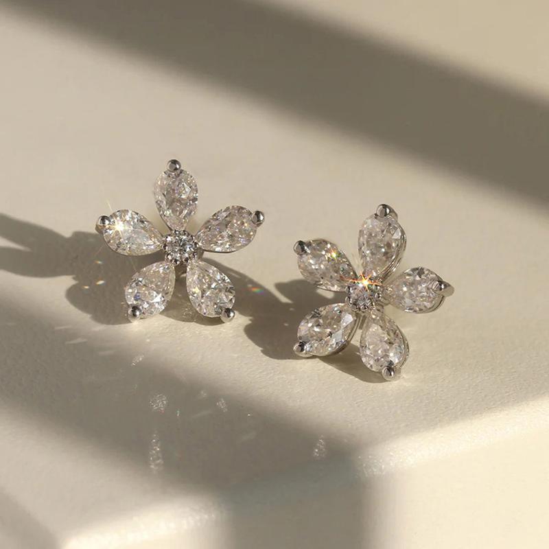 Huitan Fancy Crystal Flower Stud Earrings for Women Exquisite Ear Piercing Accessories Copper Color Fancy Gift Trendy Zircon
Huitan Fancy Crystal Flower Stud Earrings for Women Exquisite Ear Piercing Accessories Copper Color Fancy Gift Trendy Zircon