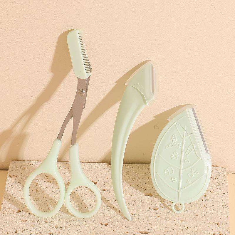 Eyebrow trimming scissors with comb, protective net, shaving knife, and crescent trimming knife set for beginners.
Eyebrow trimming scissors with comb, protective net, shaving knife, and crescent trimming knife set for beginners.