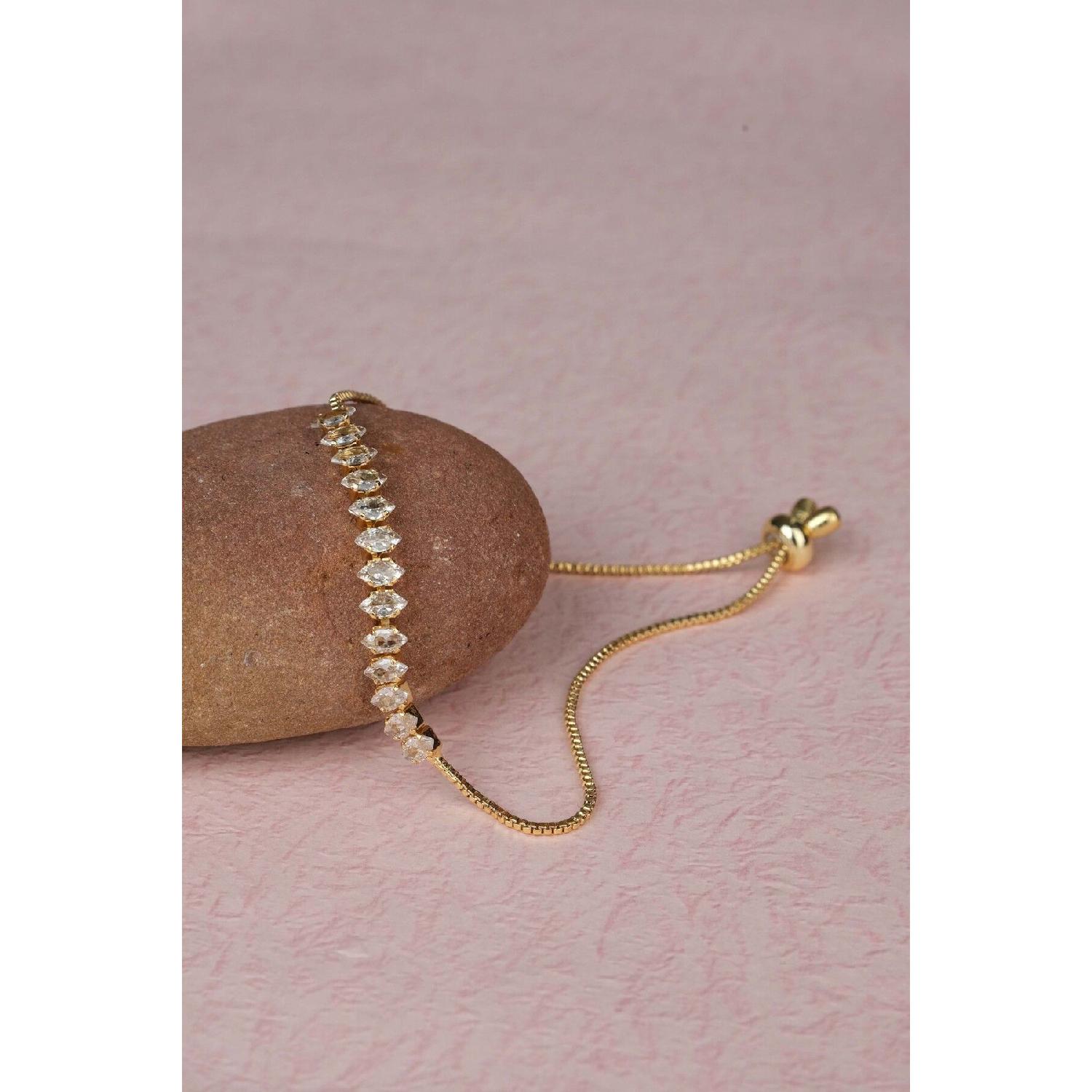 Женский оригинальный позолоченный браслет M чистый
Женский оригинальный позолоченный браслет M чистый