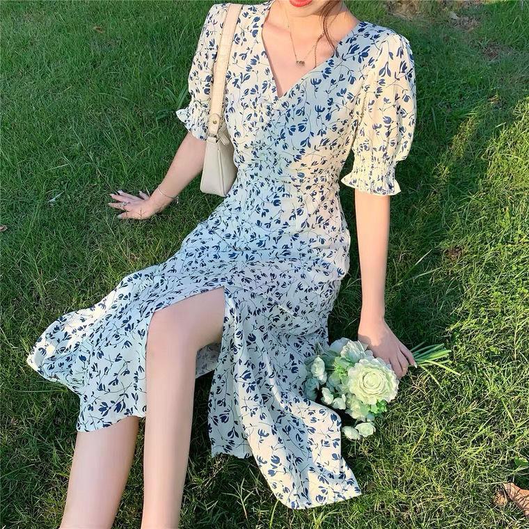 French Floral Dress for Women In Summer New Hepburn Style Retro V-neck Design Puff Sleeve Long Skirt S
French Floral Dress for Women In Summer New Hepburn Style Retro V-neck Design Puff Sleeve Long Skirt S