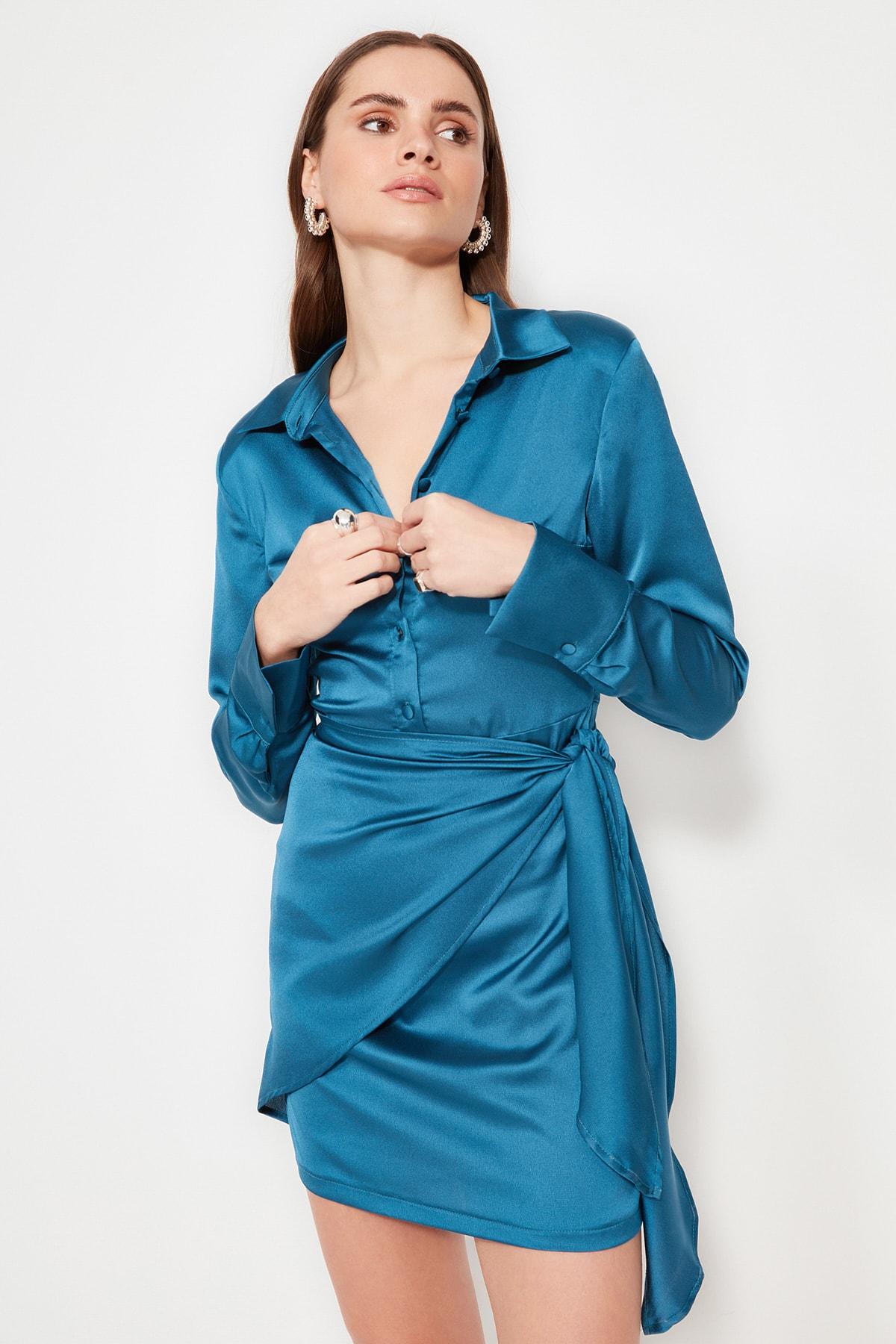 Изумрудно-зеленое атласное платье с завязками TPRAW22EL1230..
Изумрудно-зеленое атласное платье с завязками TPRAW22EL1230..