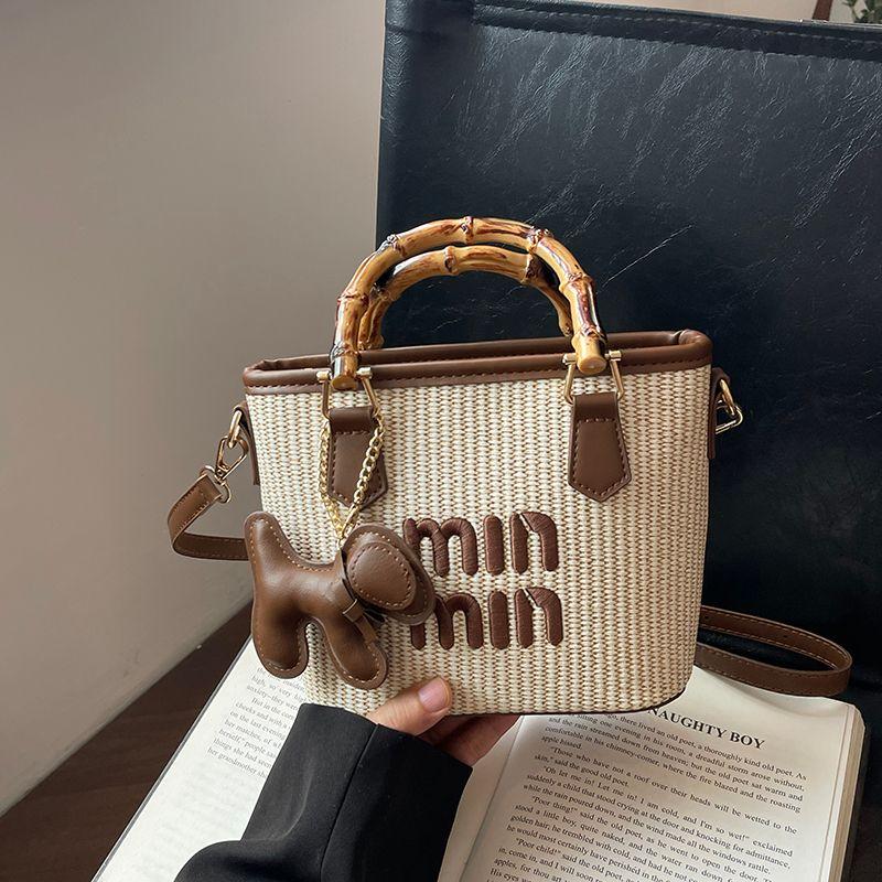 Сумка-мессенджер из плетеного материала, повседневная, для отдыха на море Brown No pendant
Сумка-мессенджер из плетеного материала, повседневная, для отдыха на море Brown No pendant