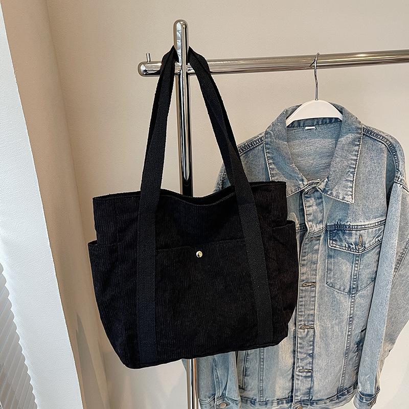 Autumn commuter literature and art student clothing book large-capacity tote bag to go to work and go out shoulder bag bag bag чёрный
Autumn commuter literature and art student clothing book large-capacity tote bag to go to work and go out shoulder bag bag bag чёрный