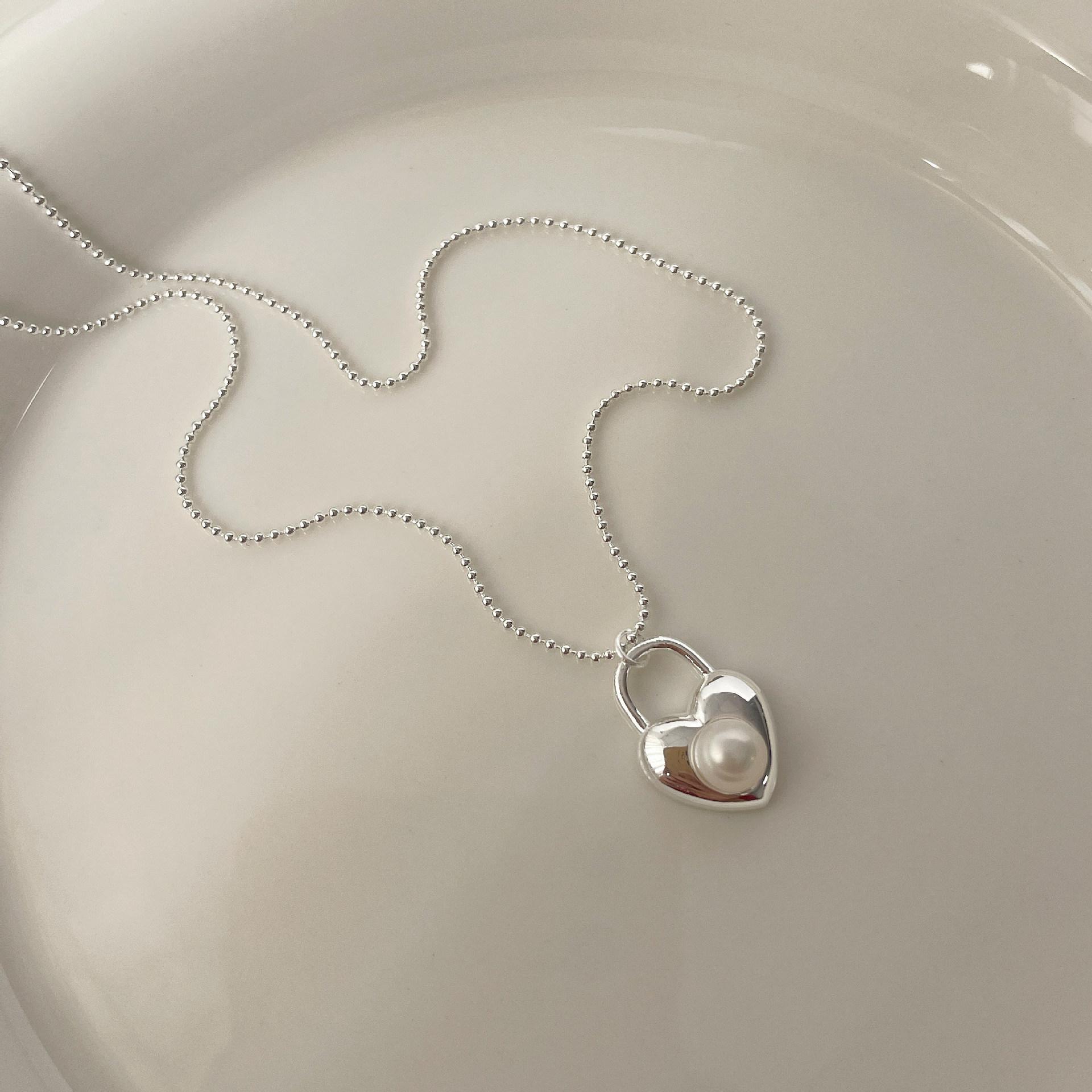 Korean Fashion S925 Freshwater Pearl Love Necklace Simple Versatile Light Luxury Temperament Clavicle Chain 925 sterling silver
Korean Fashion S925 Freshwater Pearl Love Necklace Simple Versatile Light Luxury Temperament Clavicle Chain 925 sterling silver