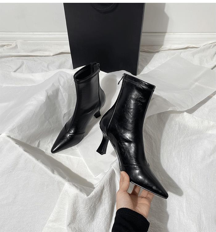 Brown short boots thin heel new velvet French small ankle boots high heel rear zipper pointed elastic thin boots 40 чорний
Brown short boots thin heel new velvet French small ankle boots high heel rear zipper pointed elastic thin boots 40 чорний