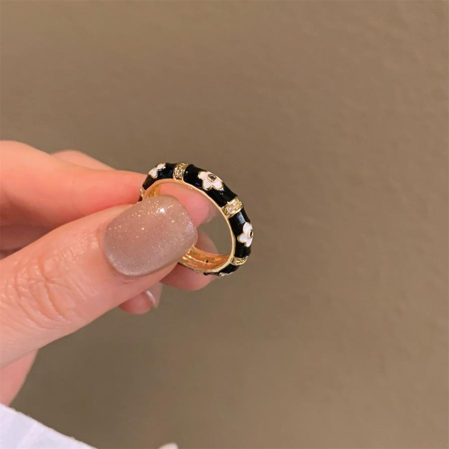 Colored zircon black drop glaze flower ring niche versatile exquisite open ring
Colored zircon black drop glaze flower ring niche versatile exquisite open ring