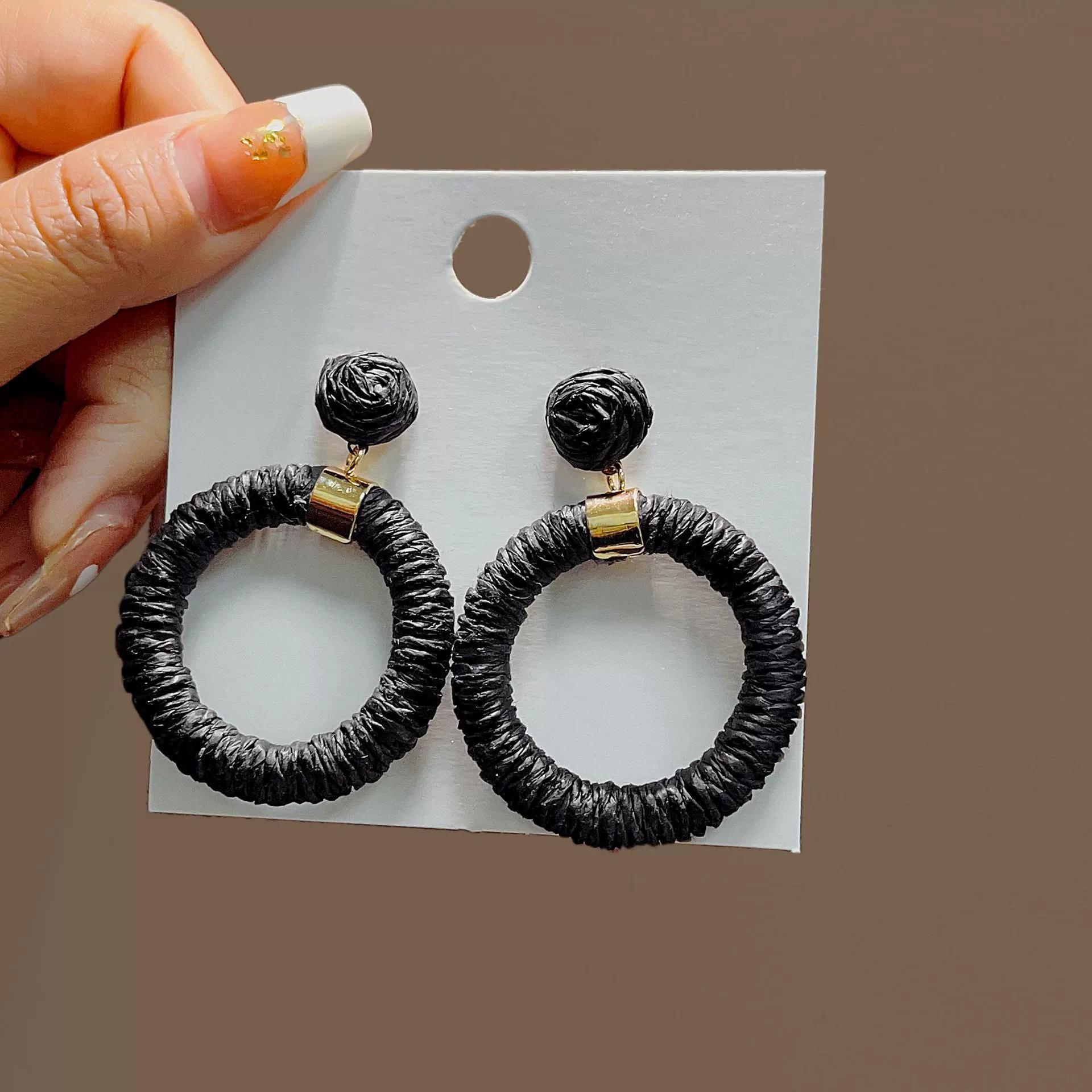 Simple Niche Design Earrings, Beach Vacation Wind Woven Earrings, Straw Woven Hollow Round Exaggerated Personalized Earrings
Simple Niche Design Earrings, Beach Vacation Wind Woven Earrings, Straw Woven Hollow Round Exaggerated Personalized Earrings