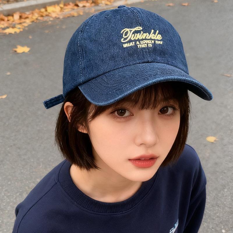 New Four Seasons Versatile Face Small Baseball Cap Male Casual Couple Shopping Shade M(56-58cm) темно-синього кольору
New Four Seasons Versatile Face Small Baseball Cap Male Casual Couple Shopping Shade M(56-58cm) темно-синього кольору