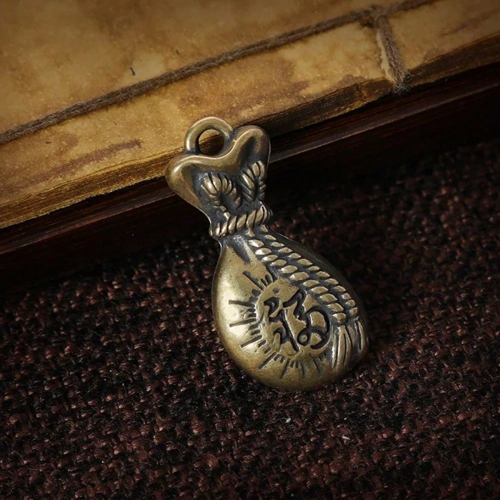 1-Piece Prosperity Pendant Keychain - Classic Style Unisex Necklace with Adjustable Rope for Regular Wear & Gift Offering
1-Piece Prosperity Pendant Keychain - Classic Style Unisex Necklace with Adjustable Rope for Regular Wear & Gift Offering