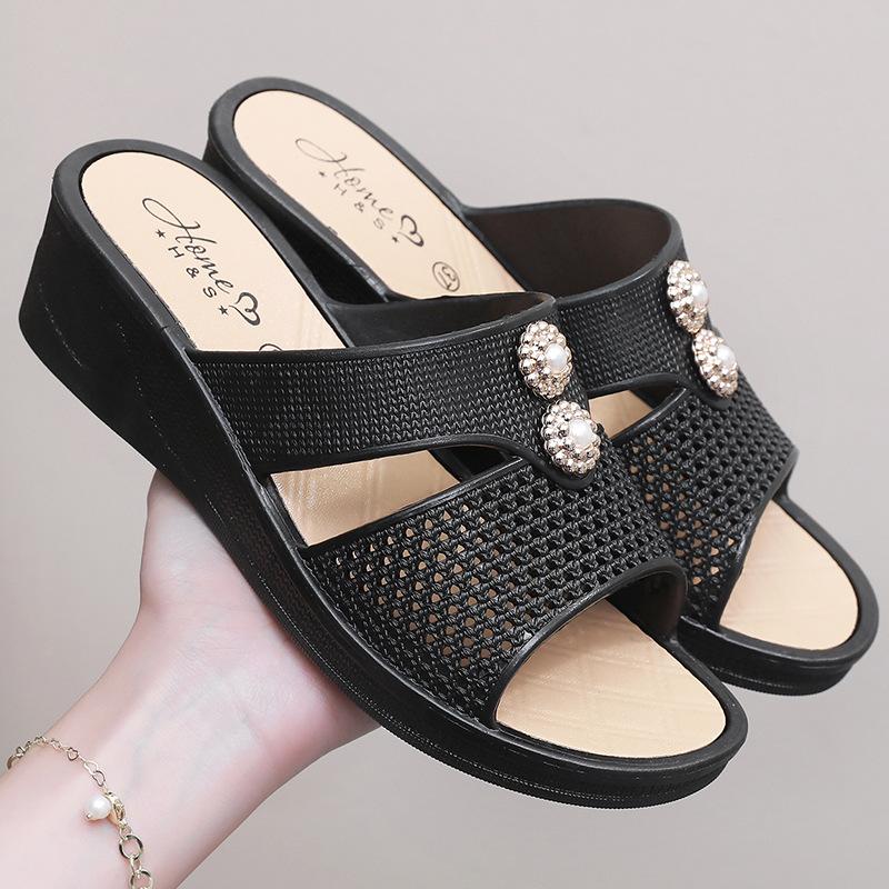 Летние женские тапочки на толстом каблуке, износостойкие, элегантные уличные сандалии, легкие тапочки для людей среднего и пожилого возраста Size 39 чёрный
Летние женские тапочки на толстом каблуке, износостойкие, элегантные уличные сандалии, легкие тапочки для людей среднего и пожилого возраста Size 39 чёрный