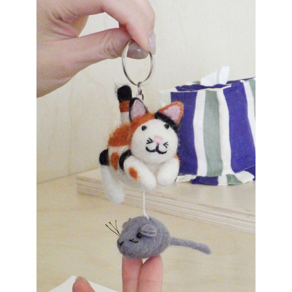MGR Nepal Wool Mouse with Cat Keyring White
MGR Nepal Wool Mouse with Cat Keyring White