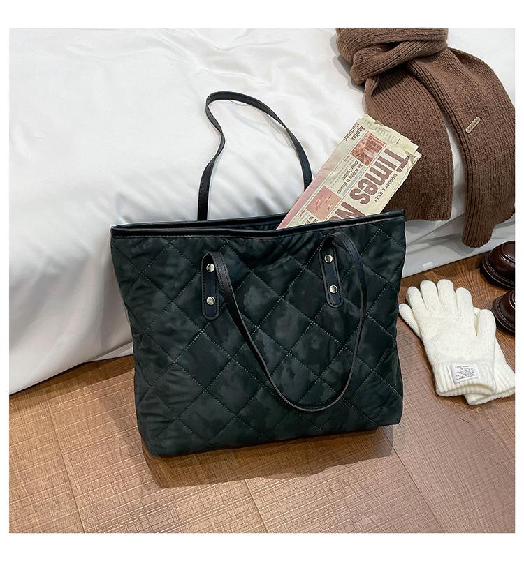 New Fashi Solid Color Shoulder Bag Women Retro Casual Large Capacity Tote Handle Bag Versatile Texture Comfortable Storage Bag чёрный
New Fashi Solid Color Shoulder Bag Women Retro Casual Large Capacity Tote Handle Bag Versatile Texture Comfortable Storage Bag чёрный
